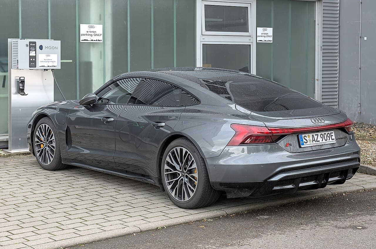 Audi S e-tron GT model reference