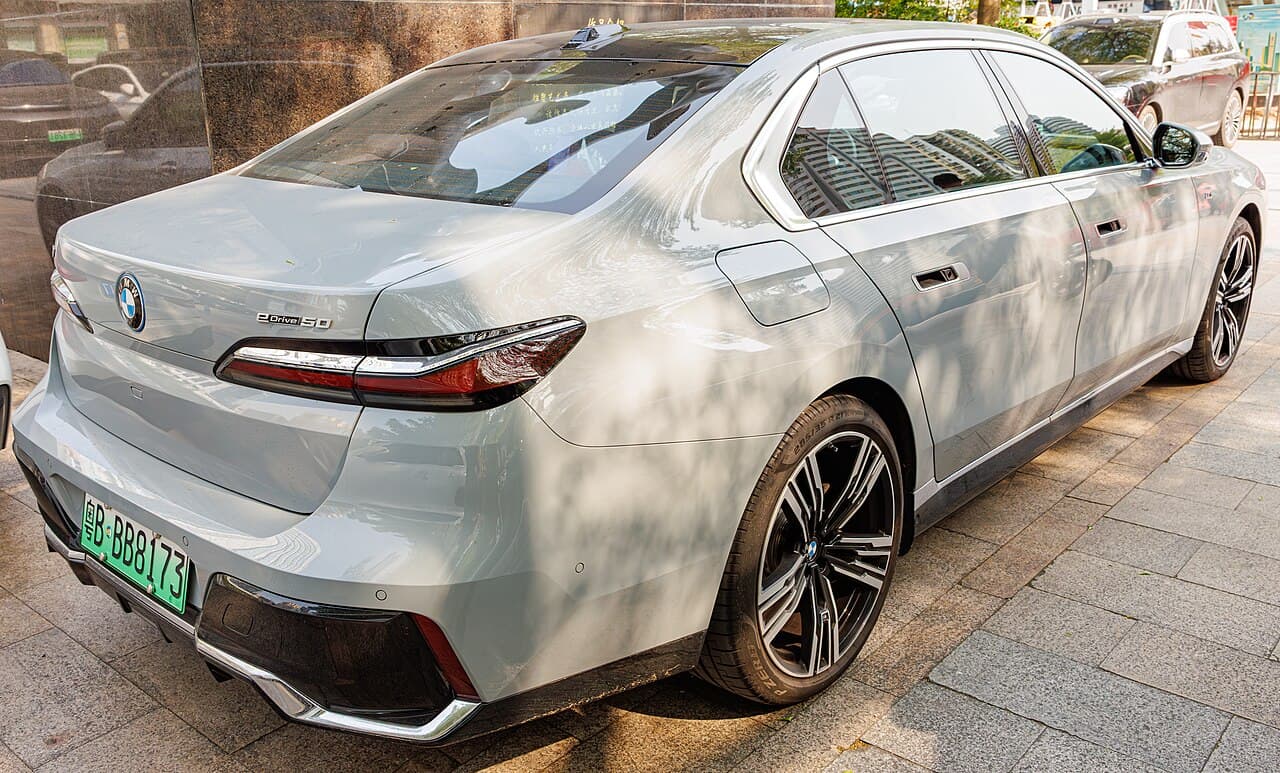 BMW i7 model reference