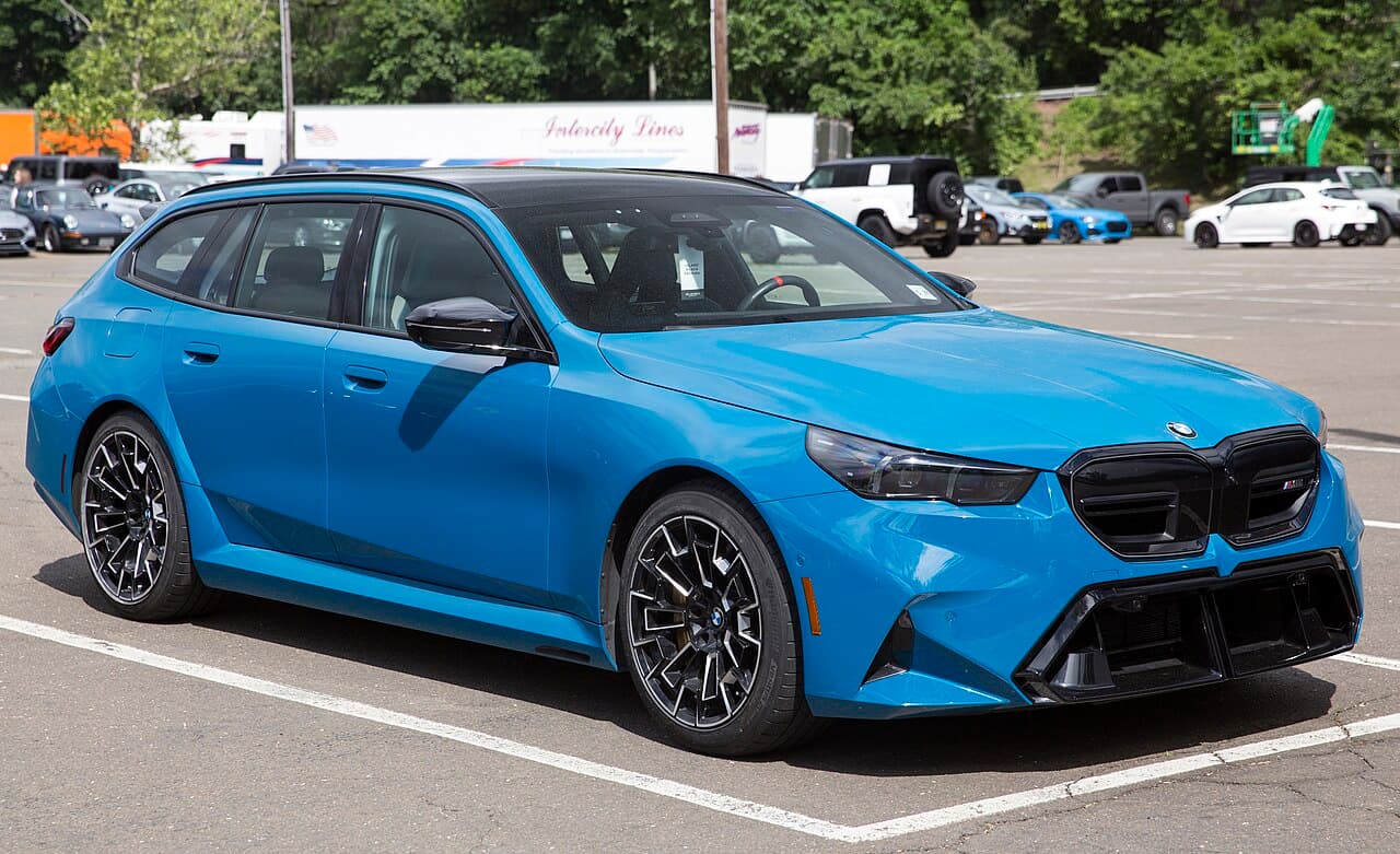 BMW M5 model reference