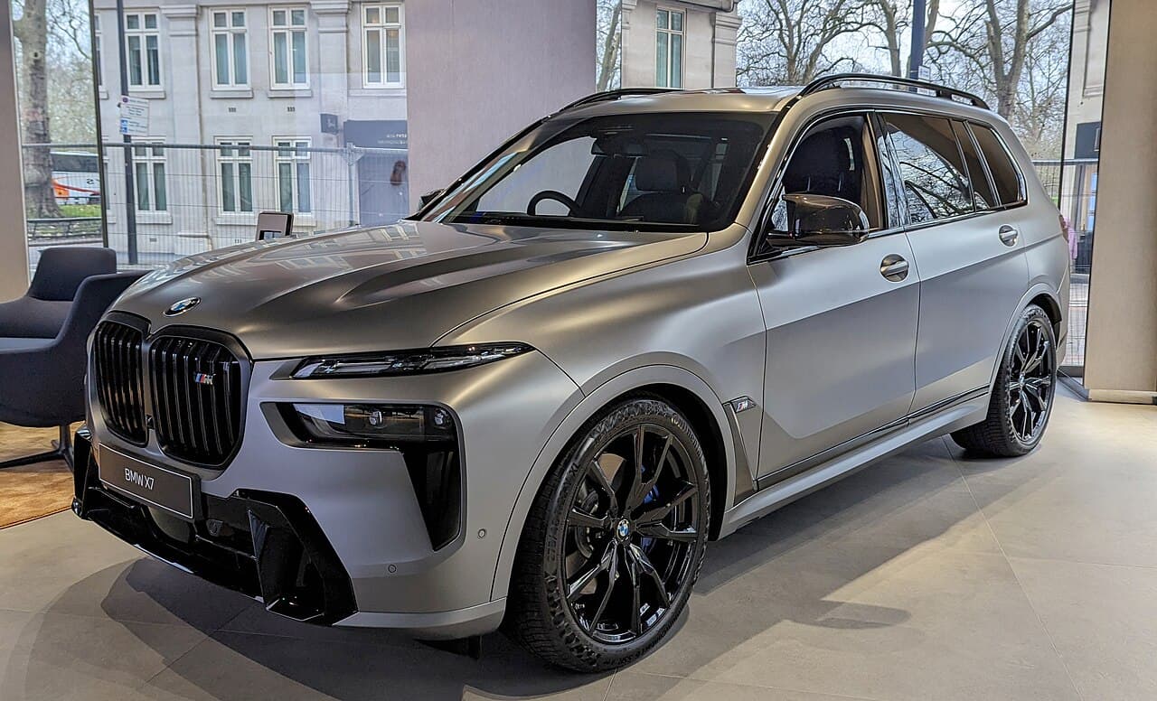 2024 BMW X7 exterior