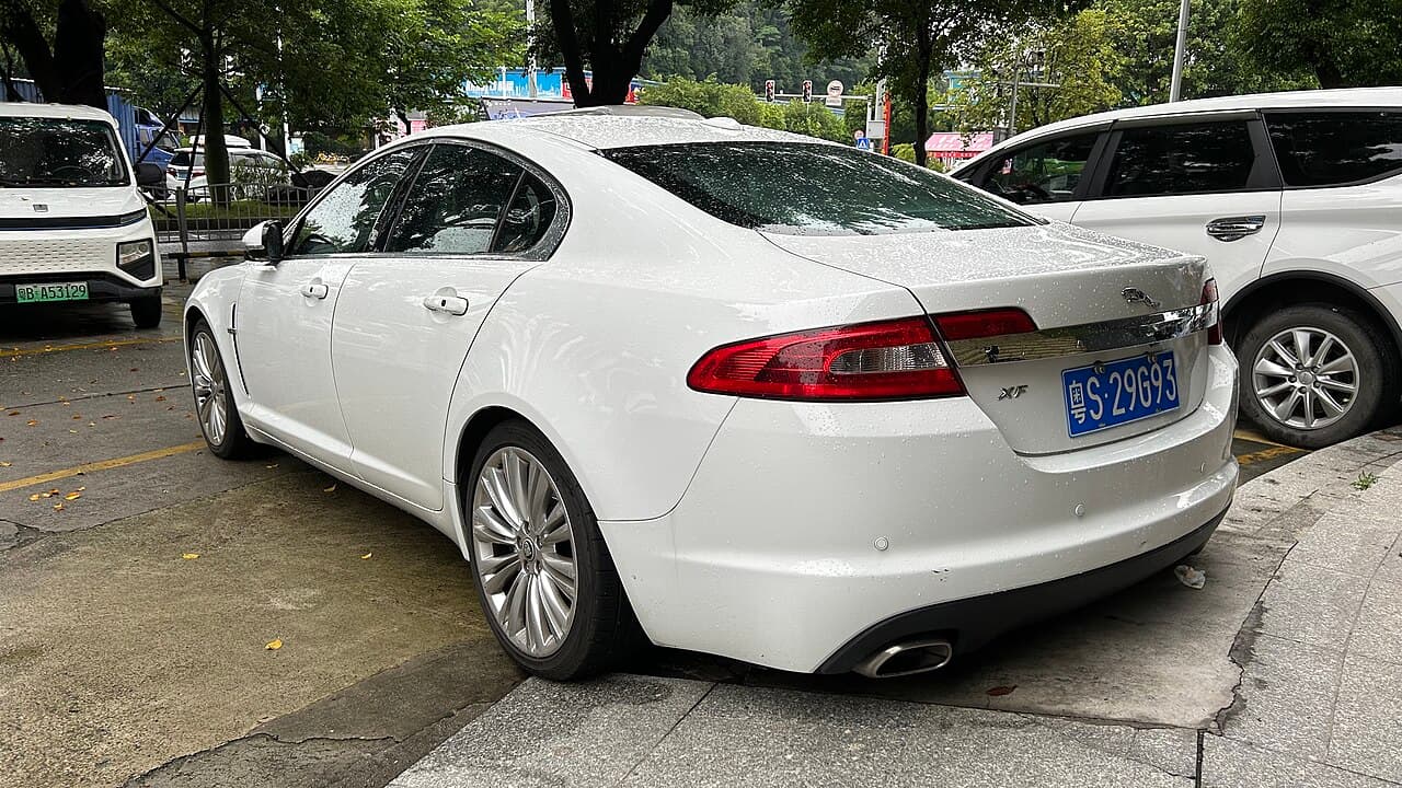 Jaguar XF 2024, экстерьер