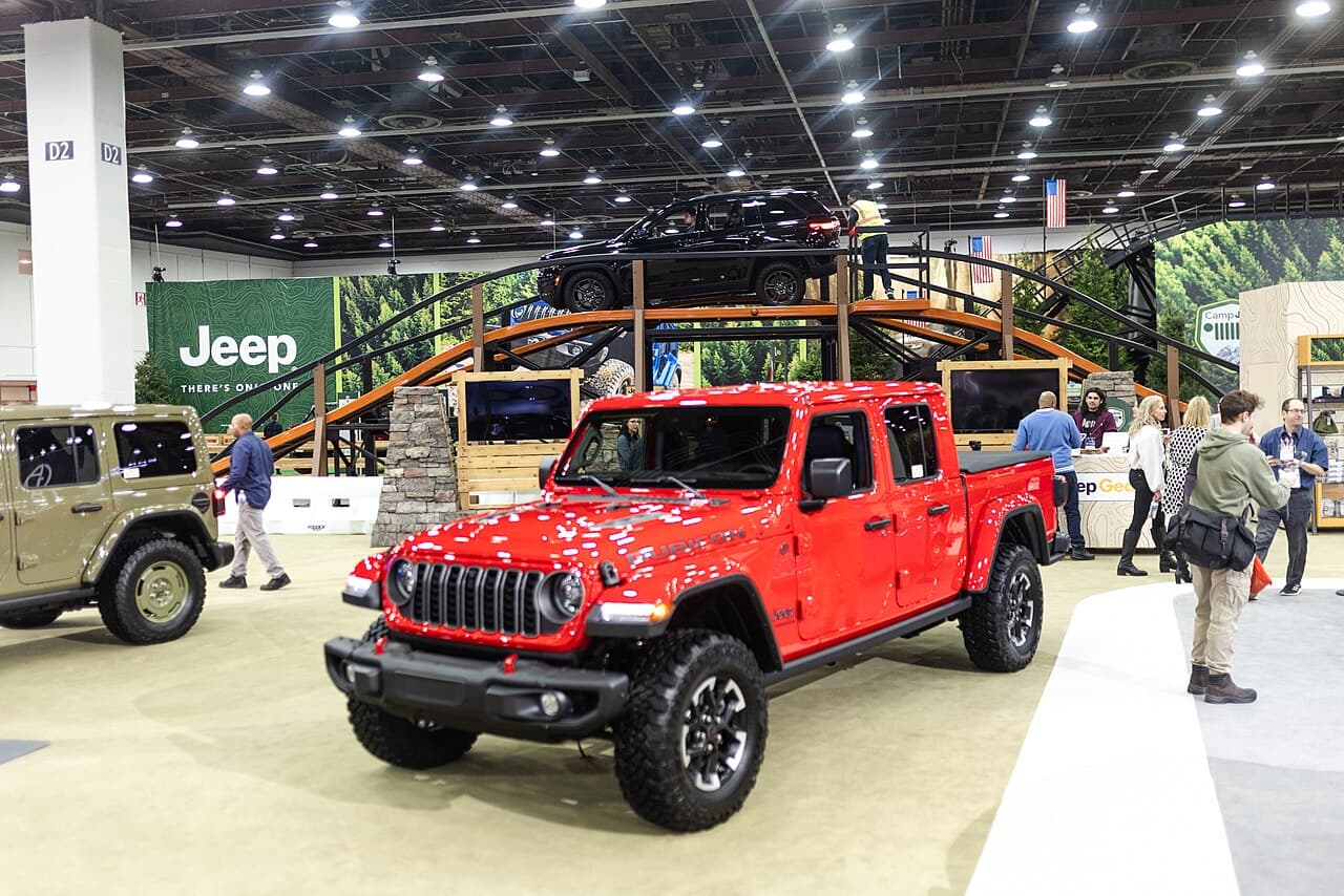 2025 Jeep Gladiator exterior