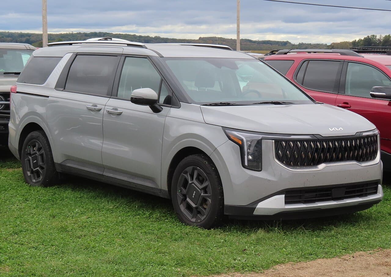 2025 Kia Carnival exterior