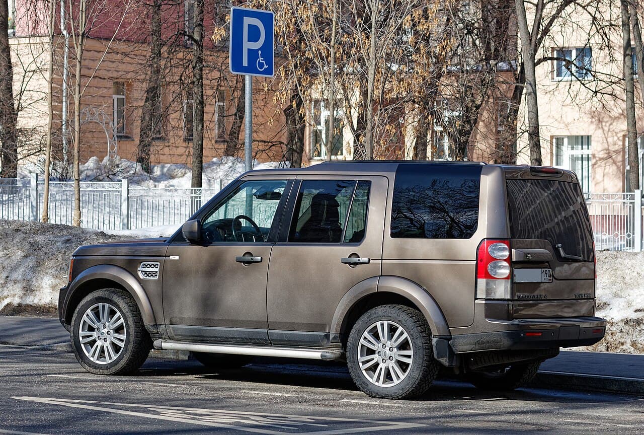 2026 Land Rover Discovery exterior