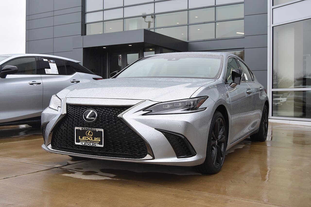 2024 Lexus ES exterior