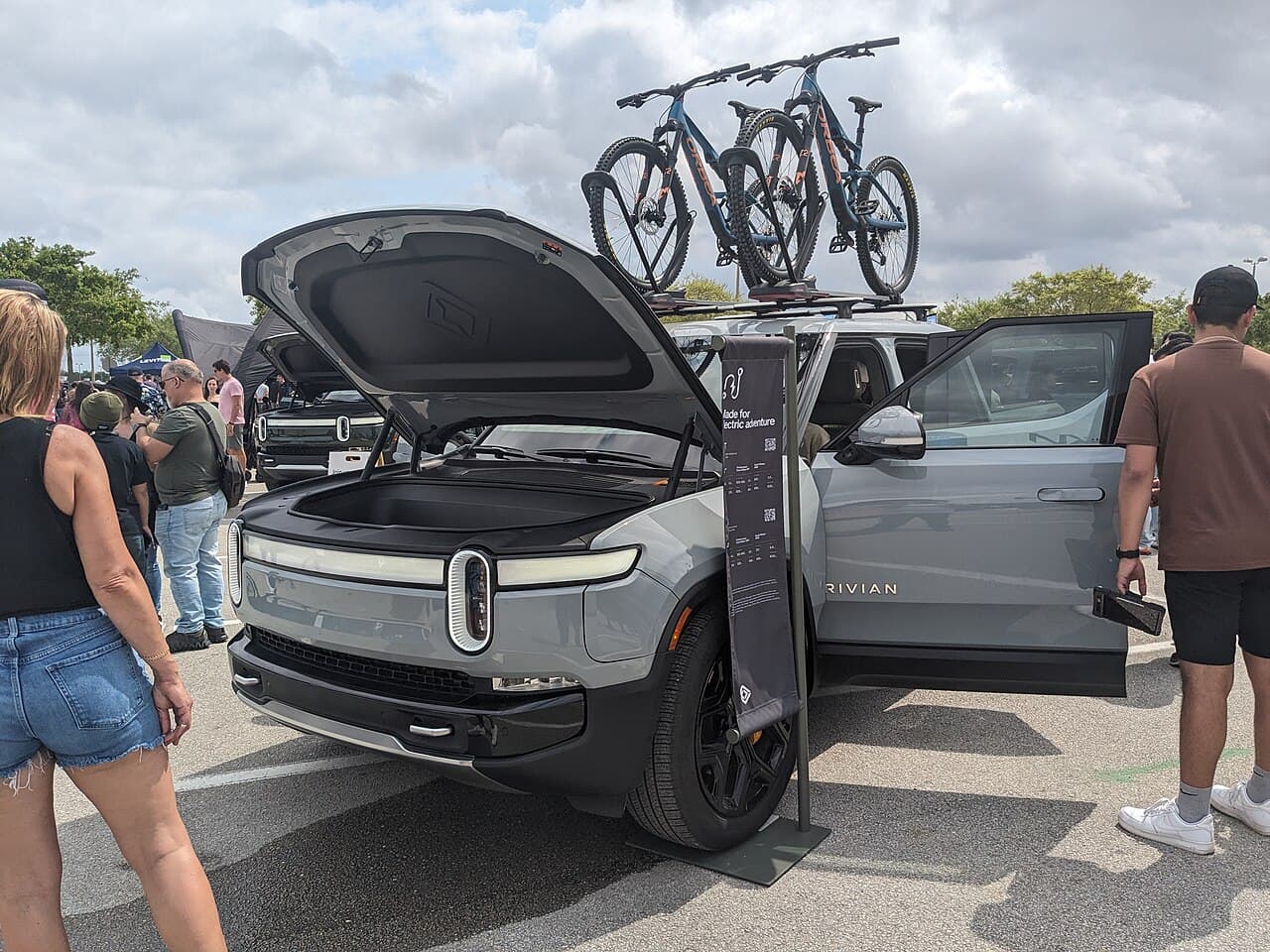 Rivian R1T model reference