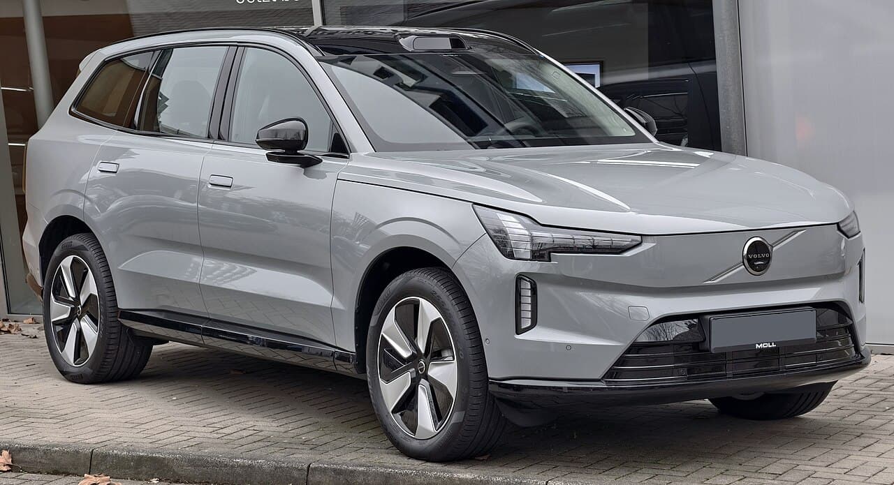 2026 Volvo EX90 exterior