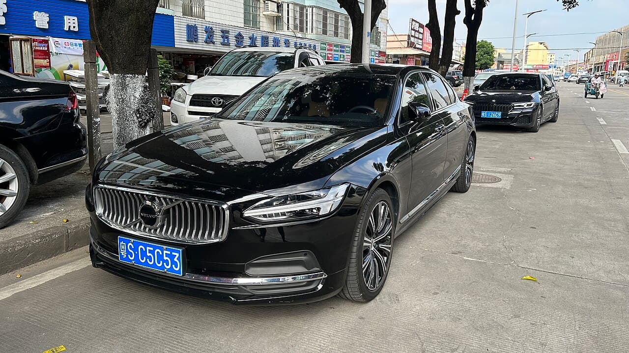 2024 Volvo S90 exterior
