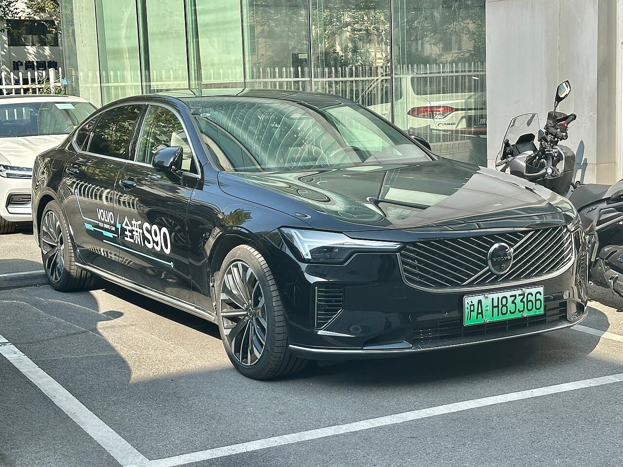 2025 Volvo S90 exterior