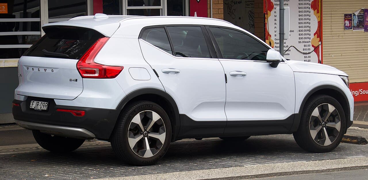 2024 Volvo XC40 exterior