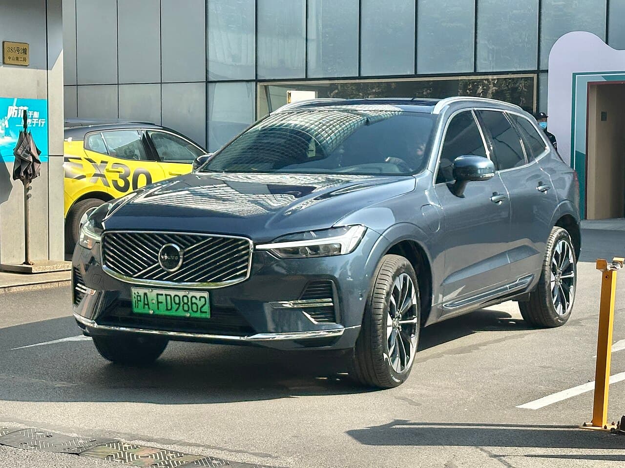 2025 Volvo XC60 exterior