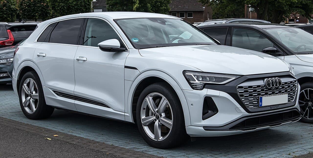2025 Audi Q8 e-tron exterior