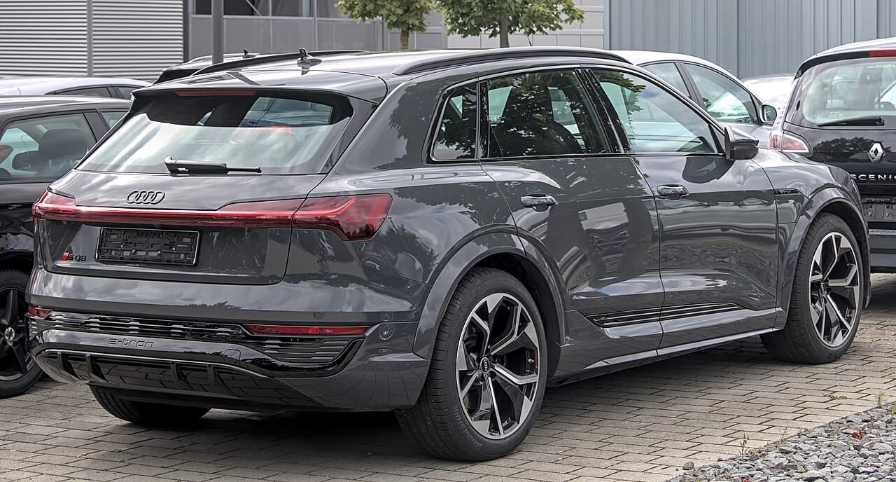 Audi SQ8 e-tron model reference