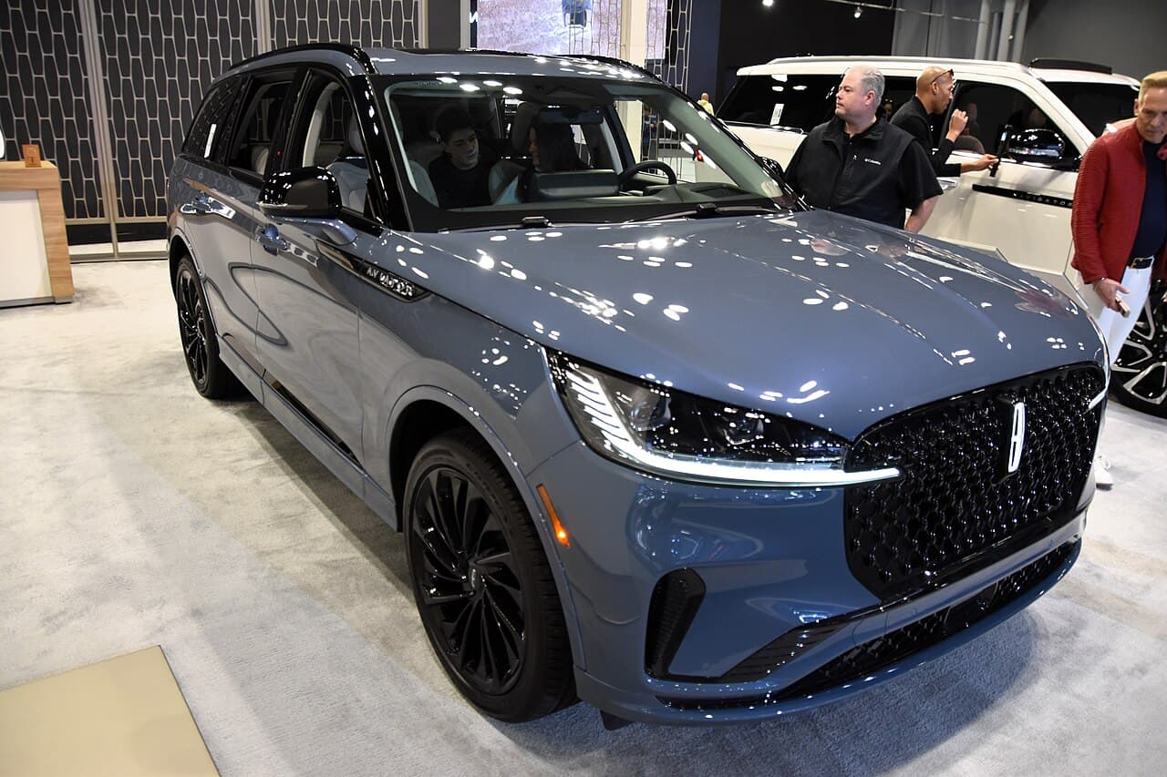 2026 Lincoln Aviator exterior